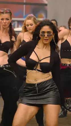 Mrunal thakur hot sexy big booty