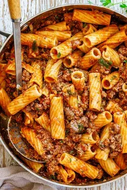 Beef Pasta in Tomato Sauce {Beef Ragu Pasta}