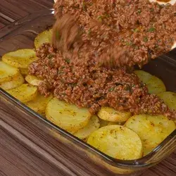 CARNE MOÍDA COM BATATAS