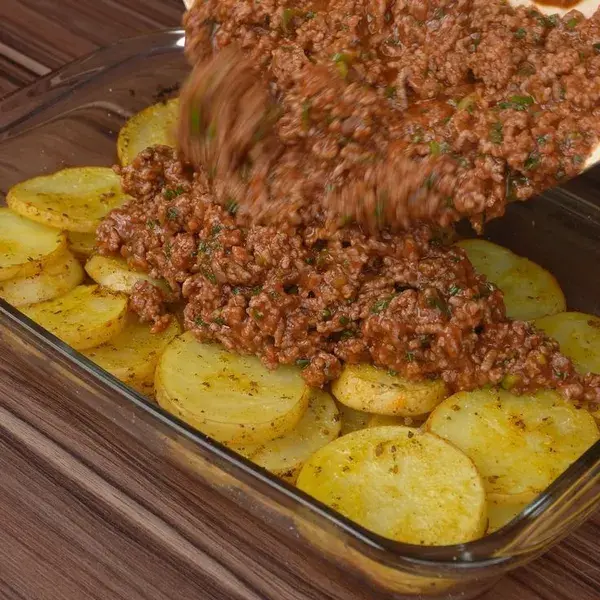 CARNE MOÍDA COM BATATAS