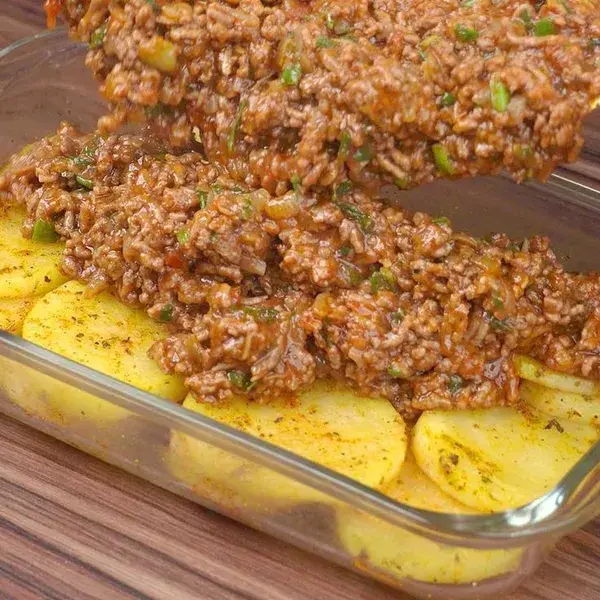 ¡SORPRENDA A TODA TU FAMÍLIA CON CARNE MOLIDA E PAPAS!