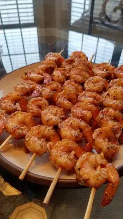 Delicious prawn skewers 😋 / prawns / seafood / nails / acrylic nails/ chopsticks