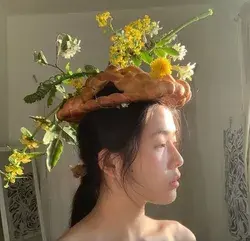 Bread crown