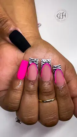 Pink Zebra 🦓 Follow me on Instagram for more designs @GabyHodgesNails. Link in bio!!