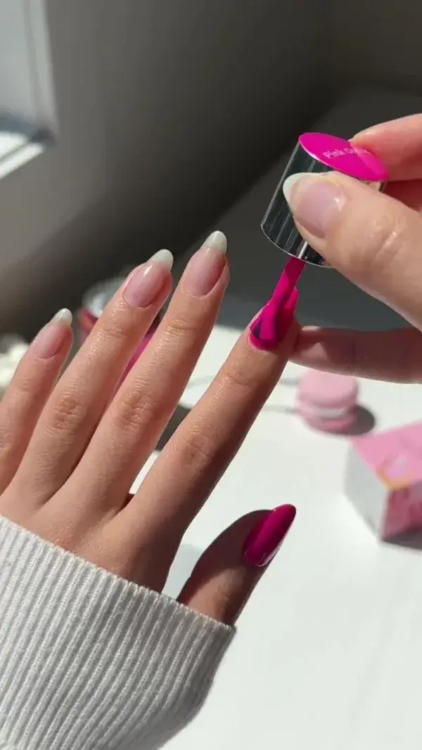 barbiecore nails 💕