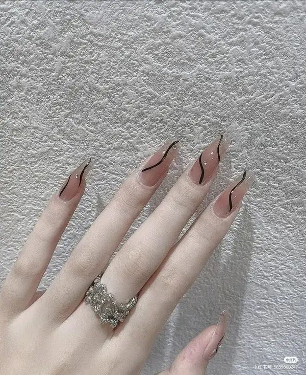 Aesthetic nails 💅🏻