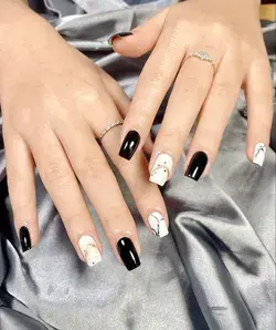 Nails đen trắng