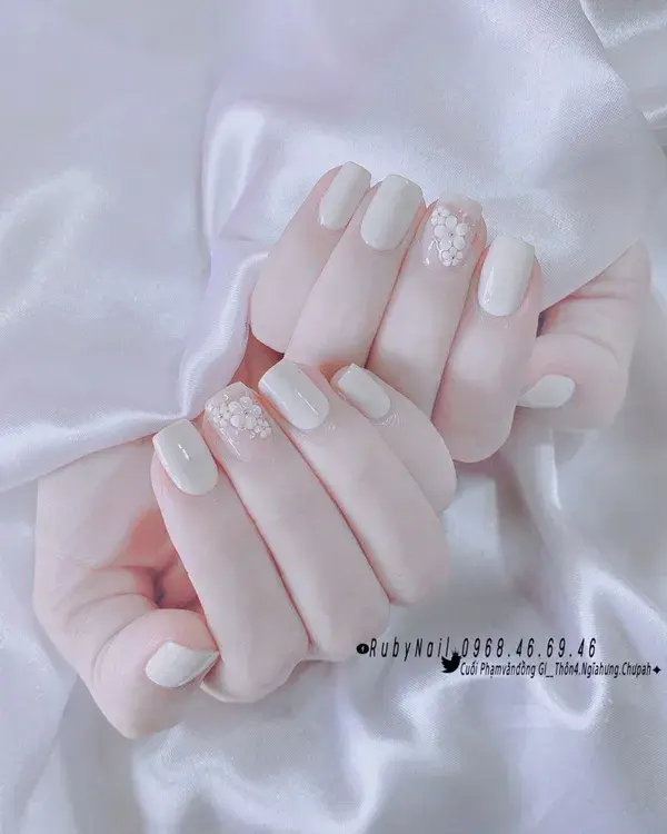 nail trắng