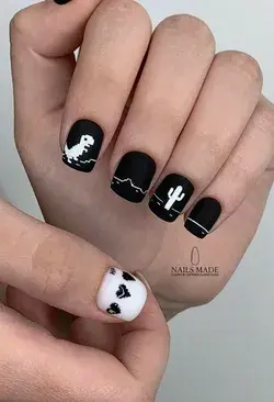 Minimalistic nail patternsBlack and Whiteskllsy