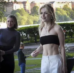 Lili Reinhart & Kiernan Shipka