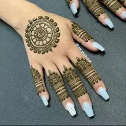 Gol tikki mehndi design