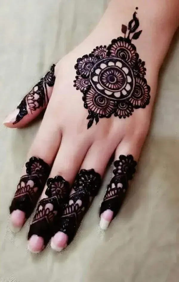 Beautiful goll tikki mehndi