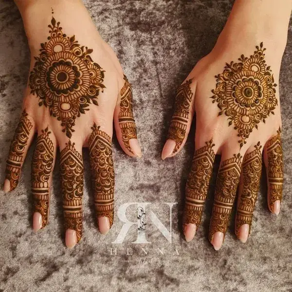 Soo beautiful new mandala goll tikki mehndi designs collections