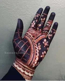 Front hand mehndi design for brides.