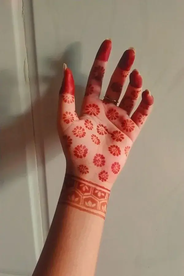 Minimalist mehndi design