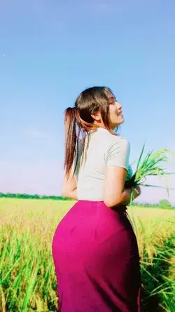 Lagi main ke sawah kakek