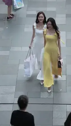 Asian Street Fashion. BFF Same Dress, Different Colour!