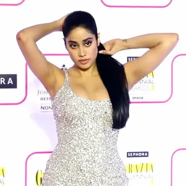 Janhvi Kapoor from Grazia Millennial Awards 2022 red carpet #janhvikapoor