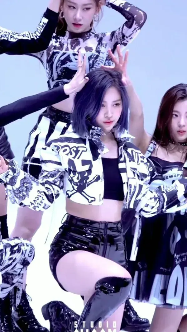 Itzy - Wanna Be (Ryujin Studio Choom Fancam)