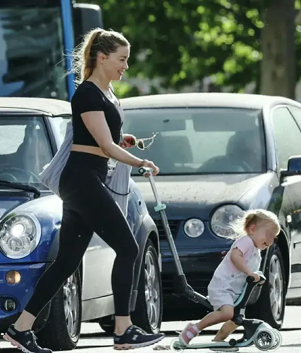 Amber Heard and her daughter ♡