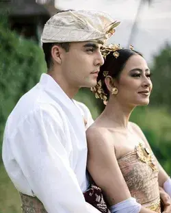 Laura Theux Resmi Menikah, Ini 7 Foto Prewedding Adat Balinya