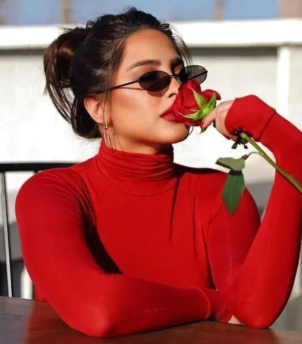 Girl / red / flowers/ luxury life/ Star Looks 💫