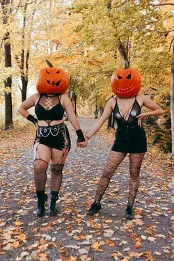 #pumpkinheadphotoshoot #halloween # bff