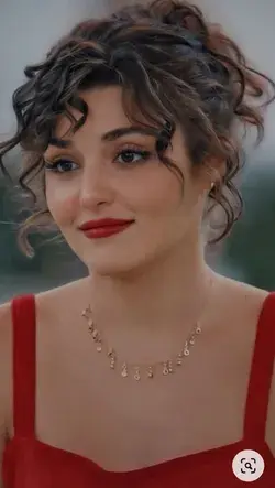 Hande Erçel @simonacalagreti73