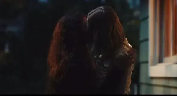 rue and jules kiss