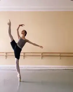 Ballerina Sofya Khoreva wearing Zidans black warm-up ballet sauna shorts