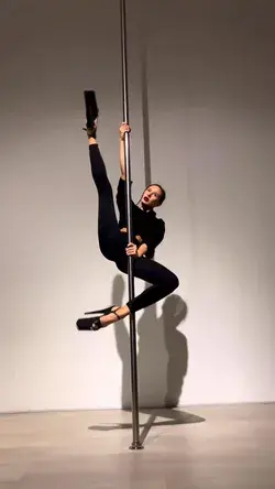 SHORT SIMPLE POLE DANCE COMBO