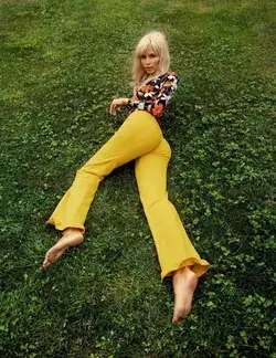 Natasha Poly Delivers Seventies Fashion in Vogue Paris