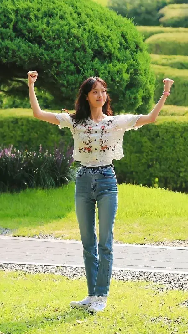 Han ji hyun
#kdrama #sun ho #do haeyi #han ji hyun #kim hyun jin #cheer up