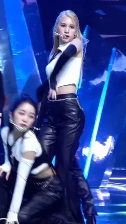 KEP1ER [B A H I Y Y I H] FANCAM 'MVSK' (DEBUT SHOW)