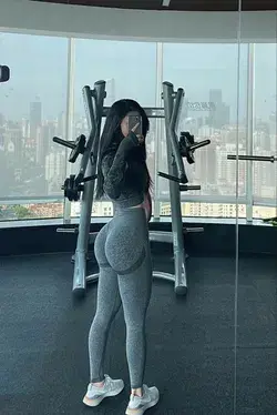 Sexy grey gym leggings. Sports wear