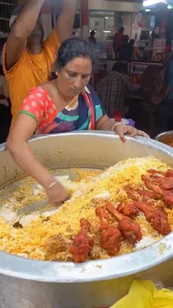 Vijaywada Night Market Laxmi Aunty Making Chicken Dum Biryani Rs. 100_- Only