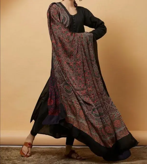 Top Black Suit with Contrast Dupatta| Plain Black Suit with Contrast Dupatta| Black Suit Design|