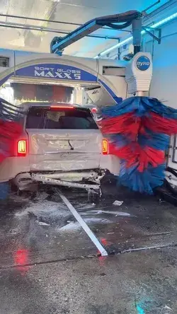 Rolls-Royce Cullinan getting a thorough cleaning 😅 ⁠ Video @rdbla⁠ #SupercarFails