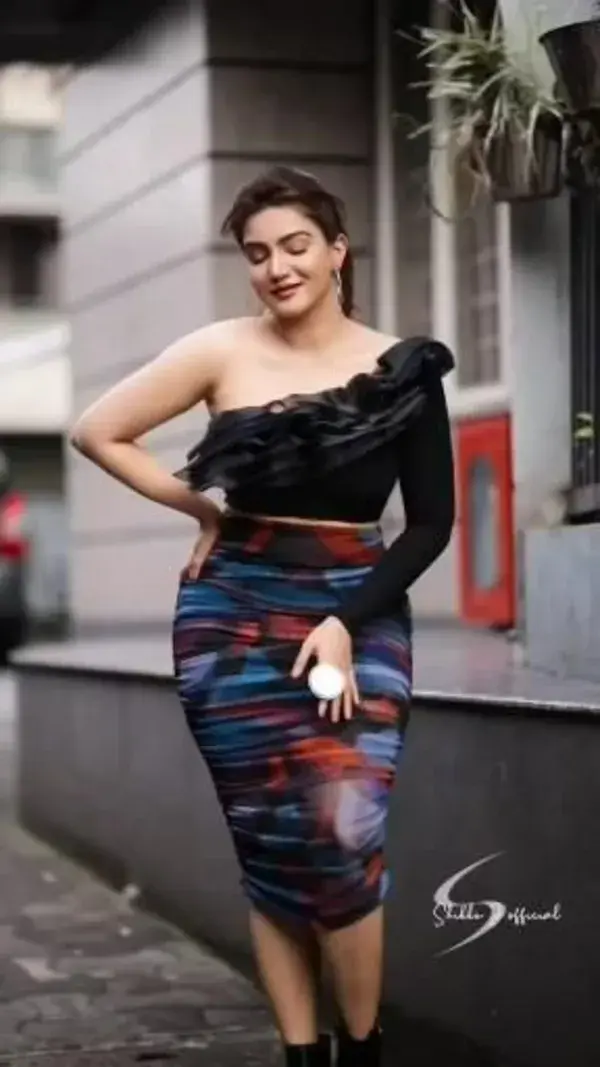 Sexy Honey Rose