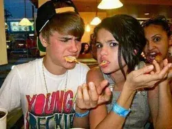 justin and selena 2000s