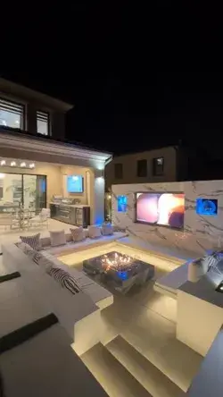 Imagine summer nights in this backyard 🤩