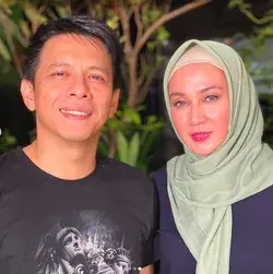 Potret Kedekatan Dina Lorenza dan Ariel NOAH yang Dijodohkan