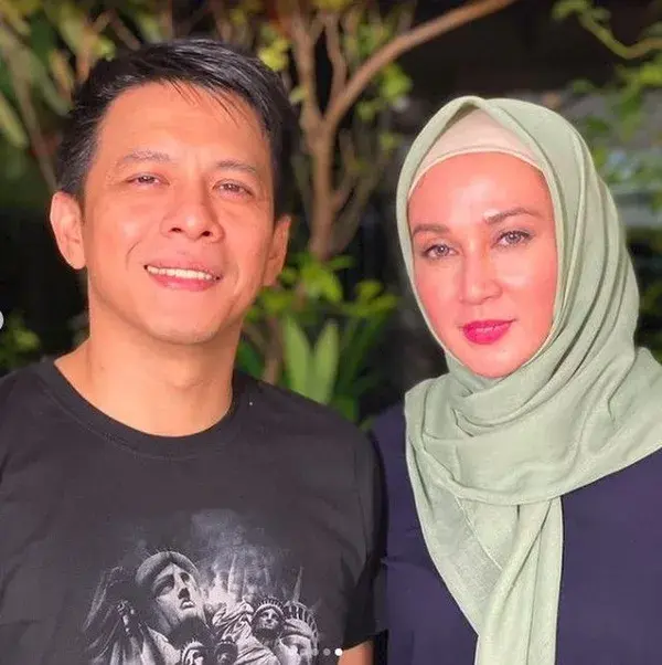 Potret Kedekatan Dina Lorenza dan Ariel NOAH yang Dijodohkan