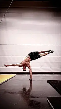 Handstand one arm🔥