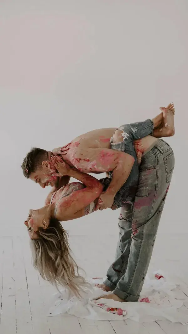 Sexy Valentine’s Day paint couples photo shoot