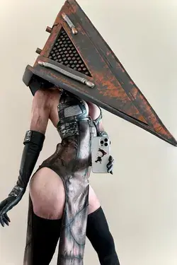 Fem Pyramid Head