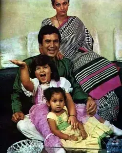 Throwback Picture Of Rajesh Khanna And Dimple Kapadia Enjoying A Pool Outing With Twinkle Khanna