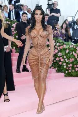 Kim Kardashian in Thierry Mugler(2019)
