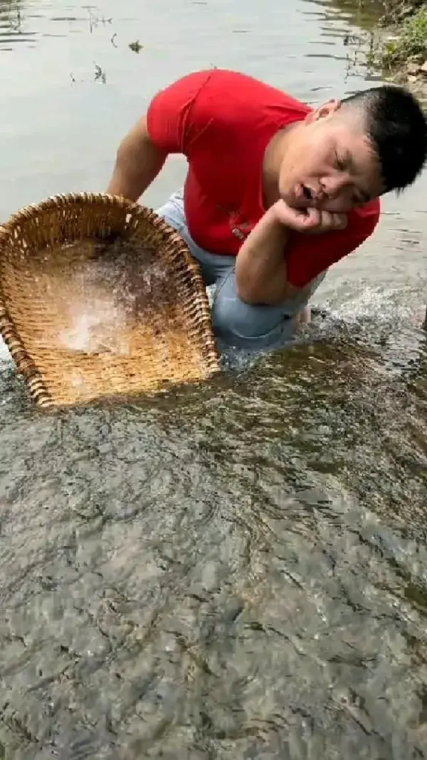 a unique way of fishing