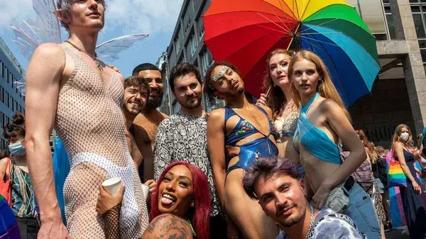 Nach CSD: Nura veröffentlicht homophobe Hassnachrichten